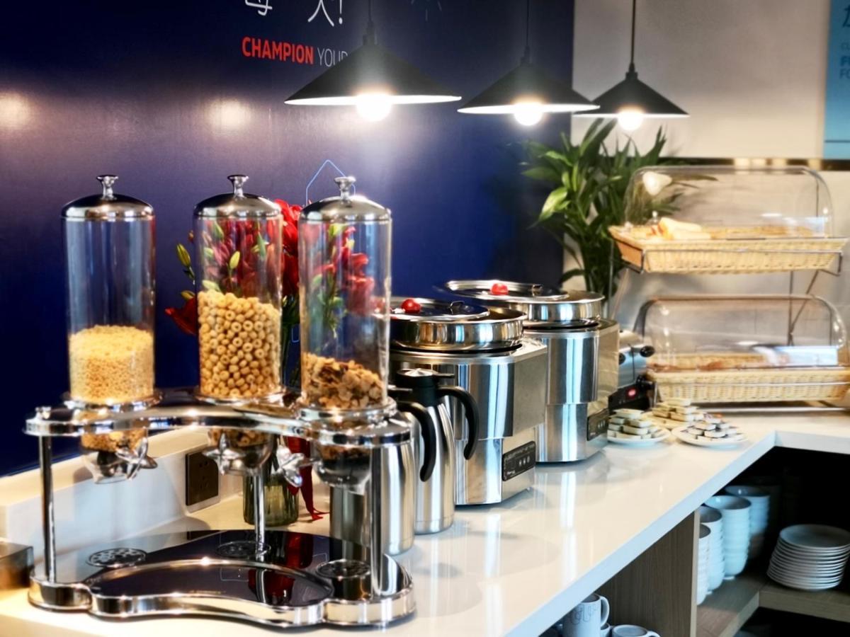 Holiday Inn Express Qingdao City Center By Ihg Exteriér fotografie